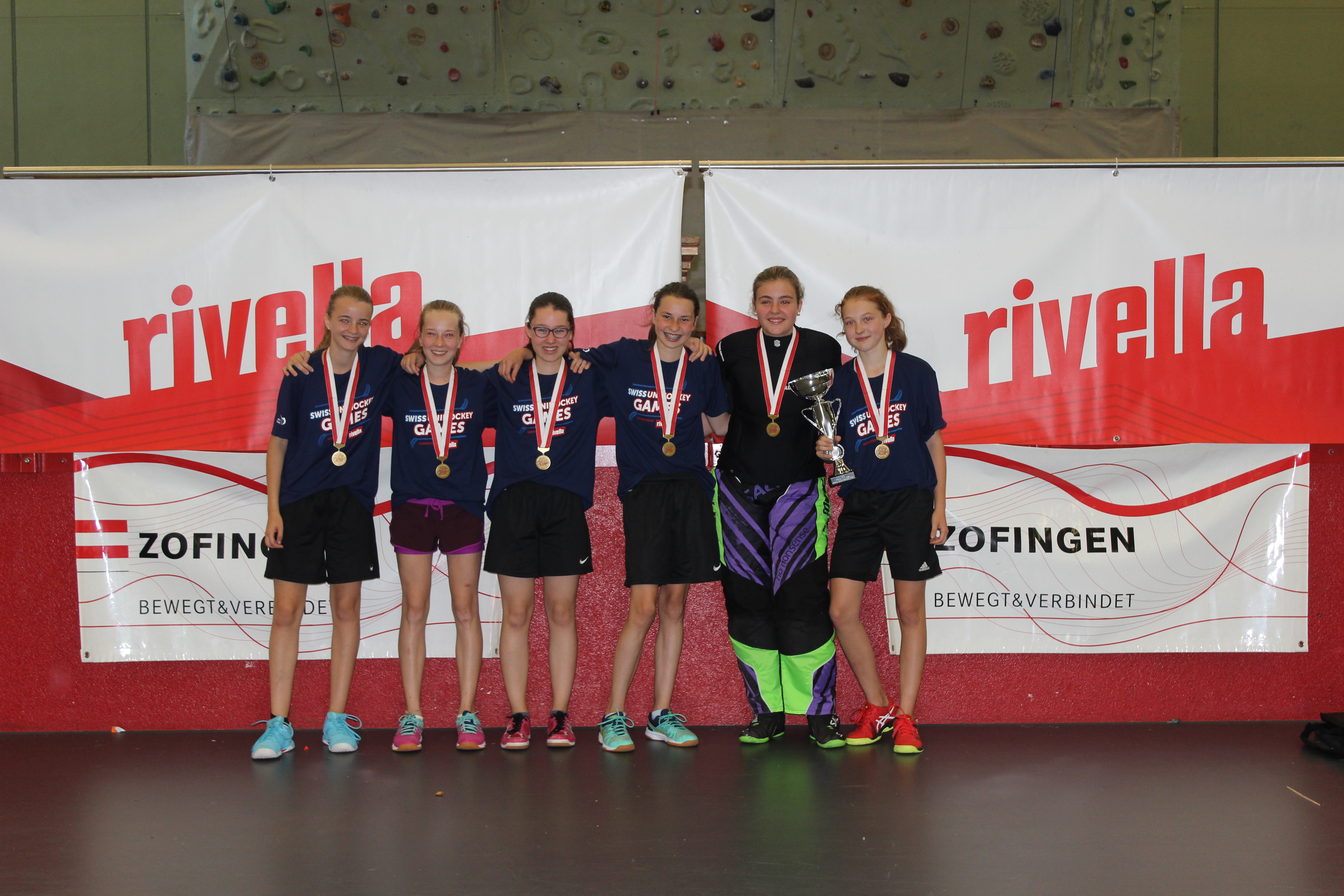 Flames-Juniorinnen verteidigen Unihockey Schüler-Schweizermeistertitel 